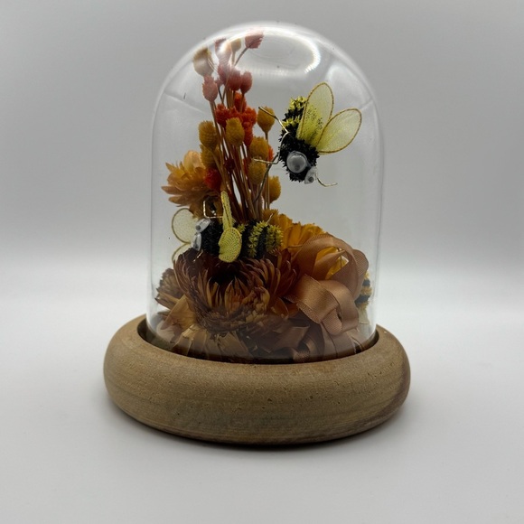 Vintage Dome with wooden base dried flowers with bees Boho cottage core - Picture 7 of 7